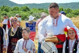 Село Търнава - откриване на жътвата