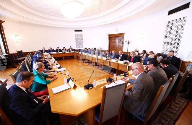 Парламент - Комисия по транспорт и съобщения