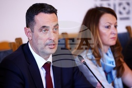 Парламент - Комисия по транспорт и съобщения