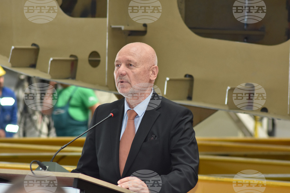 Двата нови многофункционални кораби за ВМС ще допринесат за повишаване на морската ни сигурност, според Тодор Тагарев