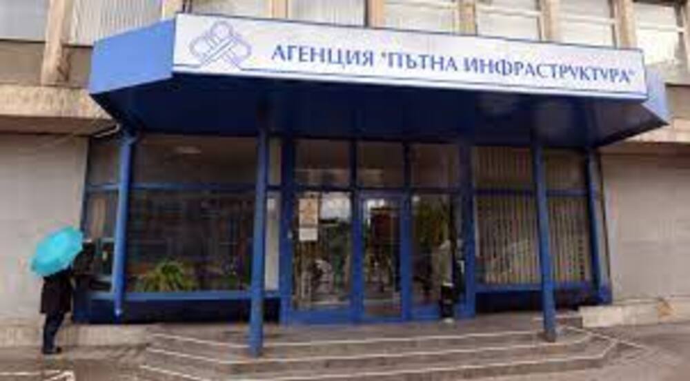 Паднали камъни затрудняват движението в участък от пътя София - Самоков