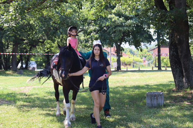 Община Хасково: Предпразнично Еньовден в Хасково започна с конна езда за деца
