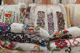 Румъния - 24 юни - Световен ден на румънската ия – традиционната румънска блуза с шевици