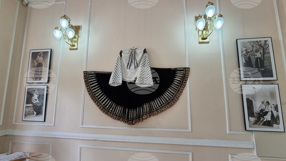 Румъния - 24 юни - Световен ден на румънската ия – традиционната румънска блуза с шевици