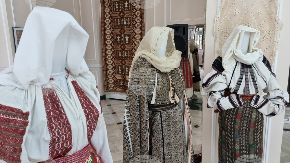 Румъния - 24 юни - Световен ден на румънската ия – традиционната румънска блуза с шевици