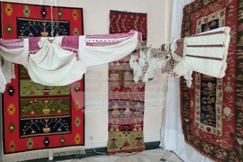 Румъния - 24 юни - Световен ден на румънската ия – традиционната румънска блуза с шевици