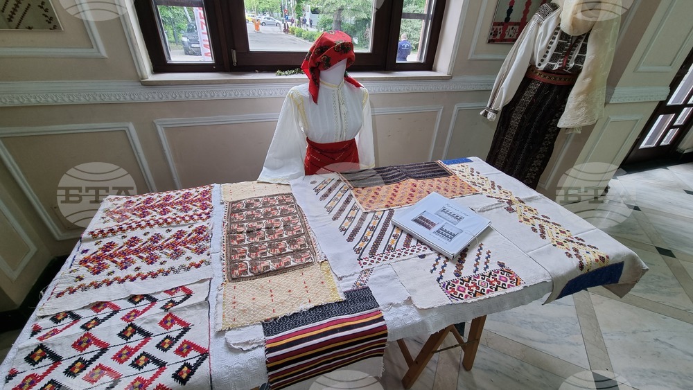 Румъния - 24 юни - Световен ден на румънската ия – традиционната румънска блуза с шевици