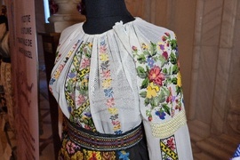 Румъния - 24 юни - Световен ден на румънската ия – традиционната румънска блуза с шевици