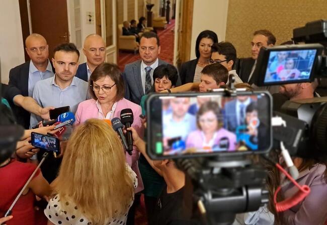 Корнелия Нинова: Има две правителства: едно официално и едно на ГЕРБ и ДПС със златния пръст на "Възраждане"