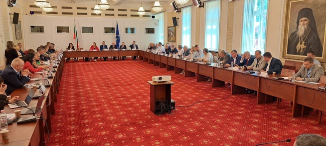 БСП: Мащабно европейско законодателство за производство на чисти технологии дискутираха български общественици и експерти по инициатива на Цветелина Пенкова и Кристиан Вигенин