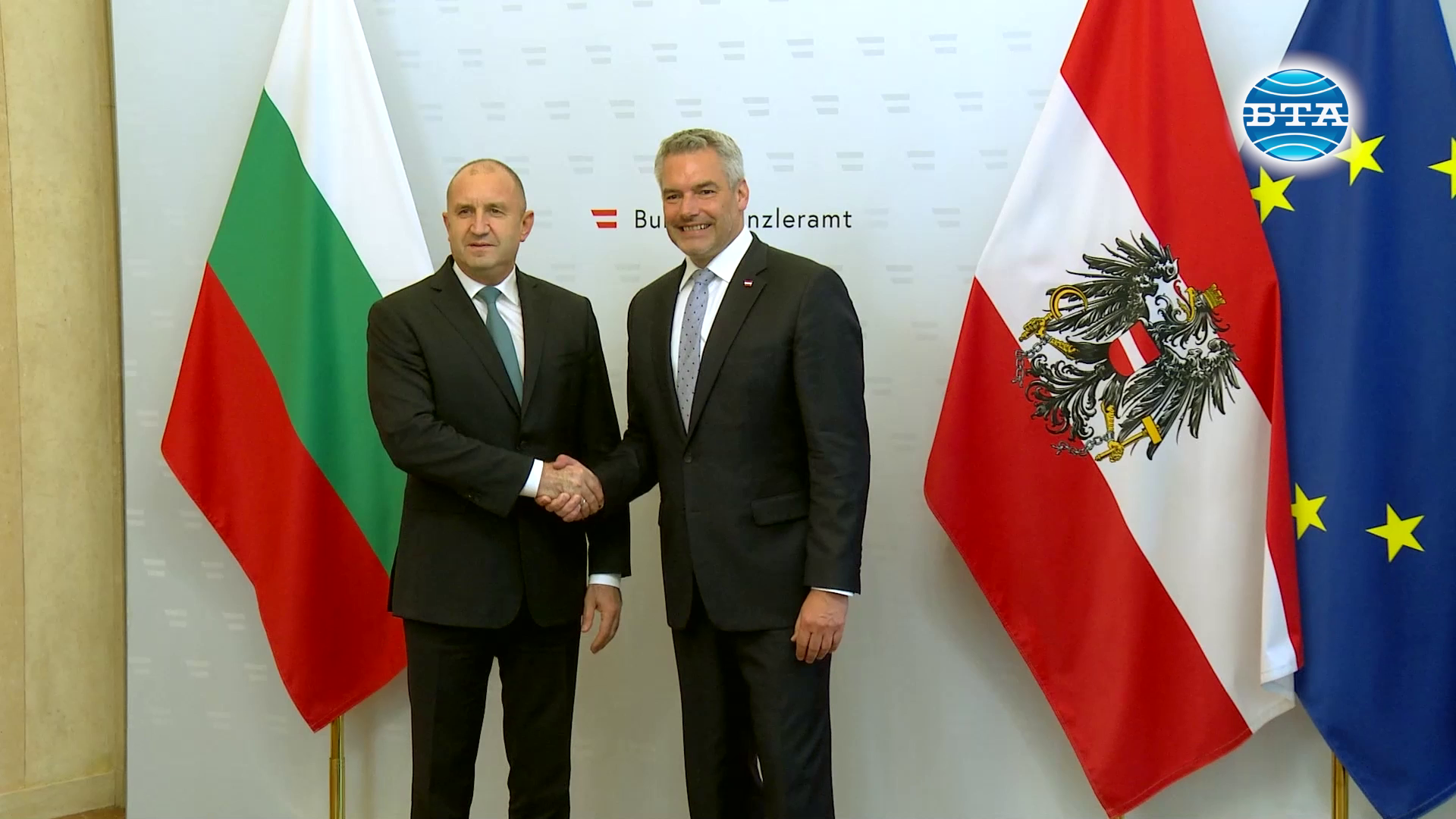 Румен Радев и Карл Нехамер се споразумяха България и Австрия да продължат партньорството си в борбата с нелегалната миграция