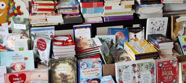 На Международния ден на детската книга УМБАЛСМ "Н. И. Пирогов" обяви създаването на "Библиотека Малък герой"