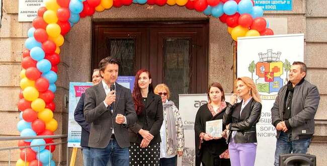 "Походът на книгите" тръгна от площад "Славейков" в Международния ден на детската книга