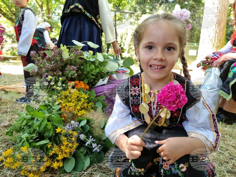 Село Генерал Инзово - Седми фестивал на народната носия "Модата се мени, фолклорът остава"