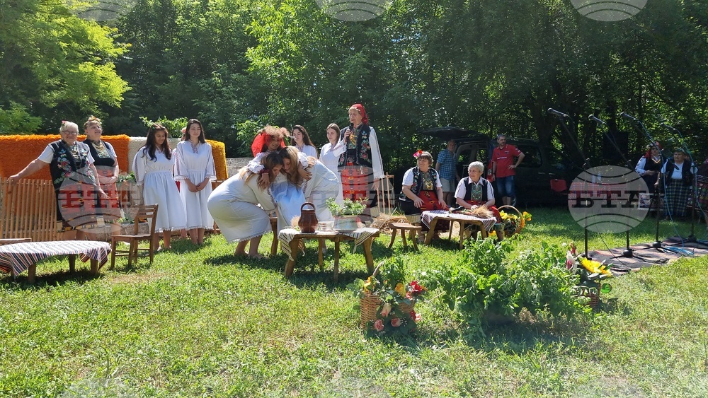 Село Генерал Инзово - Седми фестивал на народната носия "Модата се мени, фолклорът остава"