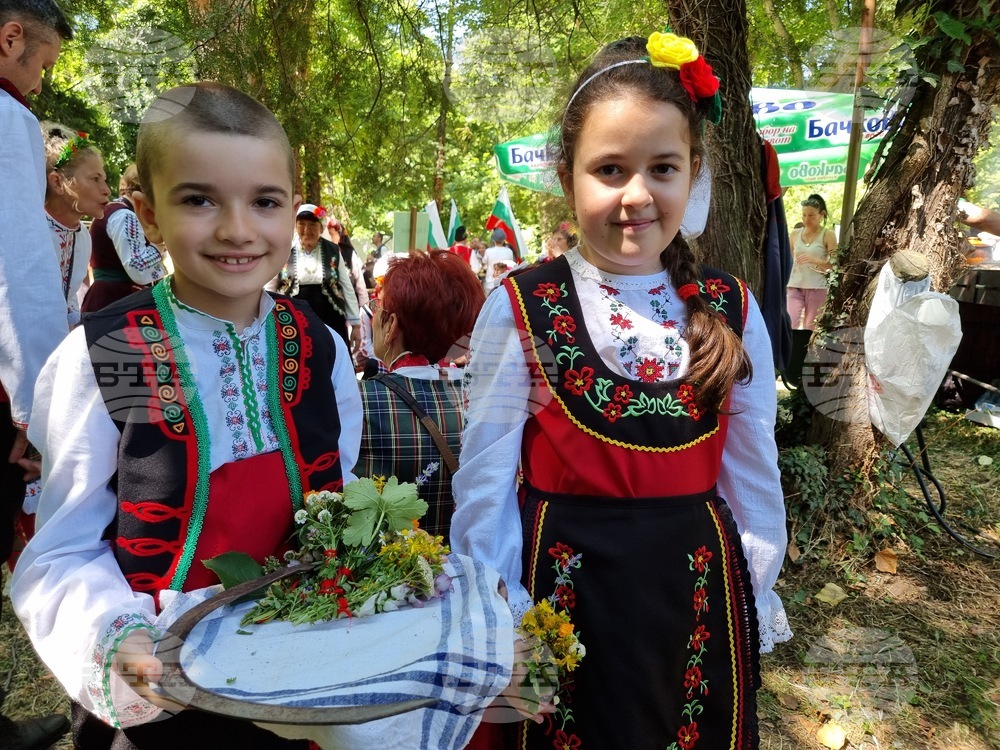 Село Генерал Инзово - Седми фестивал на народната носия "Модата се мени, фолклорът остава"