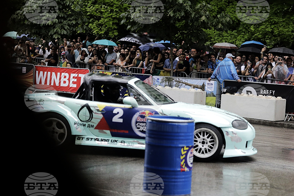 Автомобилно състезание - Red Bull Car Park Drift