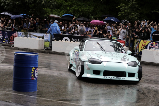 Автомобилно състезание - Red Bull Car Park Drift