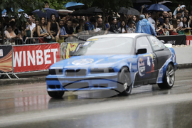 Автомобилно състезание - Red Bull Car Park Drift