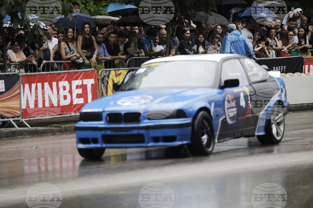 Автомобилно състезание - Red Bull Car Park Drift