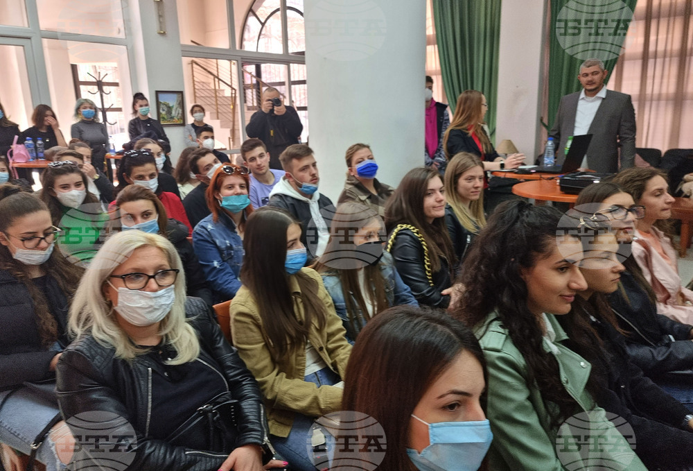 В българското посолство в Скопие представиха възможностите за обучение в български висши училища