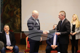 Началникът на ВМА с признание от граждани за битката с COVID-19