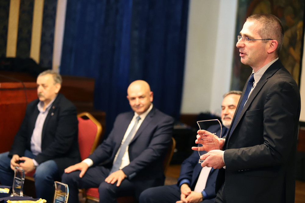 Началникът на ВМА с признание от граждани за битката с COVID-19