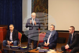 Началникът на ВМА с признание от граждани за битката с COVID-19