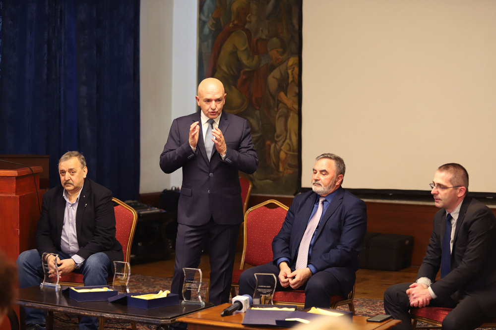 Началникът на ВМА с признание от граждани за битката с COVID-19