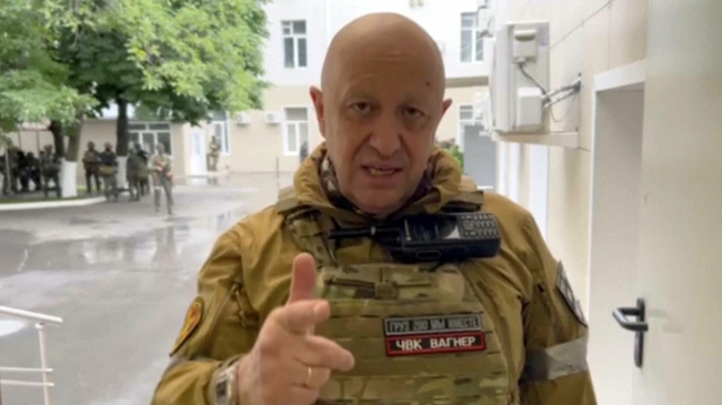 Бойците на ЧВК „Вагнер“ започнаха да напускат територията край щаба на Южния военен окръг в Ростов на Дон