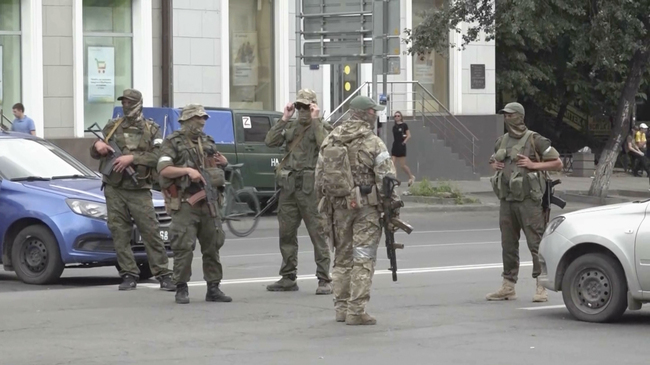 Бойците на ЧВК „Вагнер“ започнаха да напускат територията край щаба на Южния военен окръг в Ростов на Дон, ТАСС