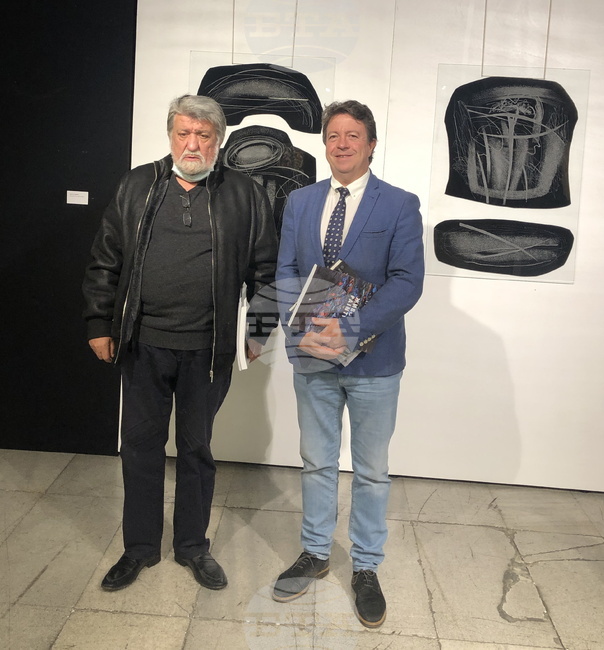 Вежди Рашидов разговаря с президента на Кралския артистичен кръг в Барселона за културния обмен между България и Испания