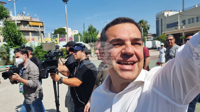 Мемоарите на бившия гръцки премиер Алексис Ципрас са бестселър на гръцкия книжен пазар