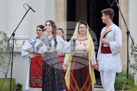 Румъния - църква - празник