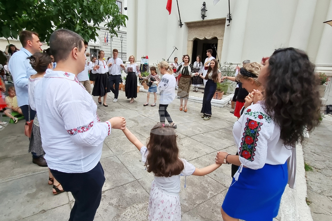 Румъния - църква - празник