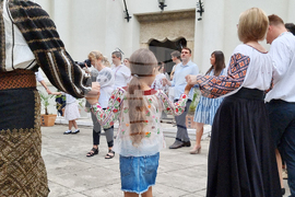 Румъния - църква - празник