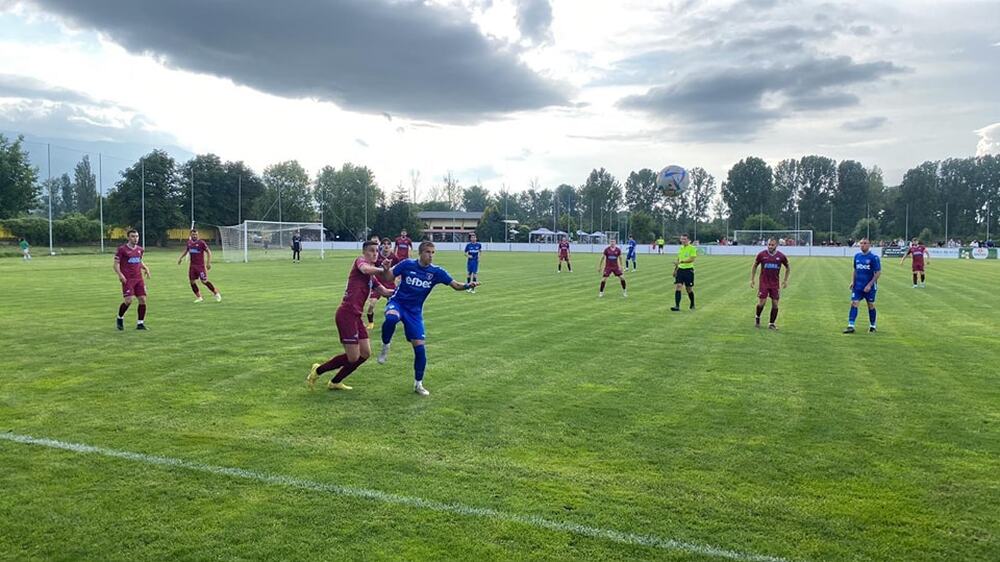 Осем нови и шестима напуснали футболисти в Струмска слава преди първата тренировка на тима утре