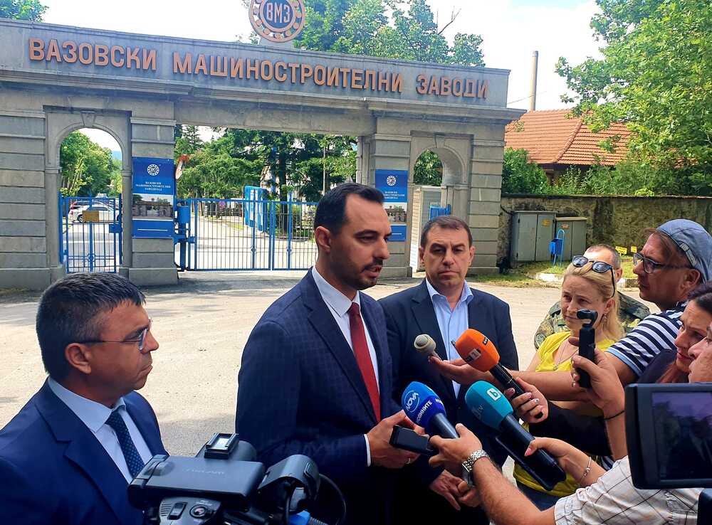 Министър Богданов: Повишаваме сигурността в оръжейните заводи