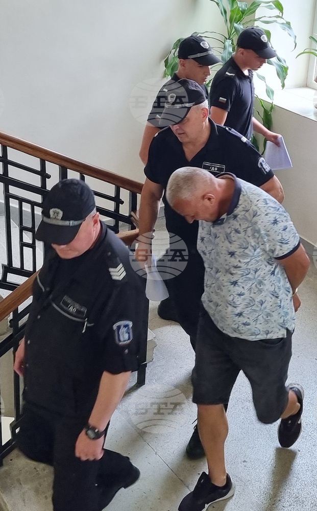 По искане на Окръжната прокуратура в Шумен обвиняем за държане с цел разпространение на кокаин, екстази и марихуана остава в ареста