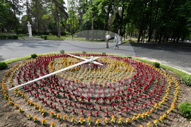 Разград - часовник от цветя