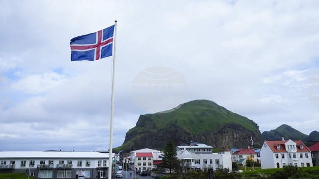 Исландия планира да проведе референдум на 29 август за възобновяване на преговорите за присъединяването си към ЕС, съобщи правителство