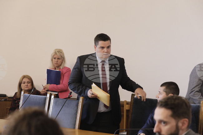 Парламент - Комисия по правни въпроси