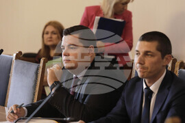 Парламент - Комисия по правни въпроси