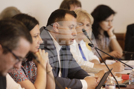 Парламент - Комисия по правни въпроси