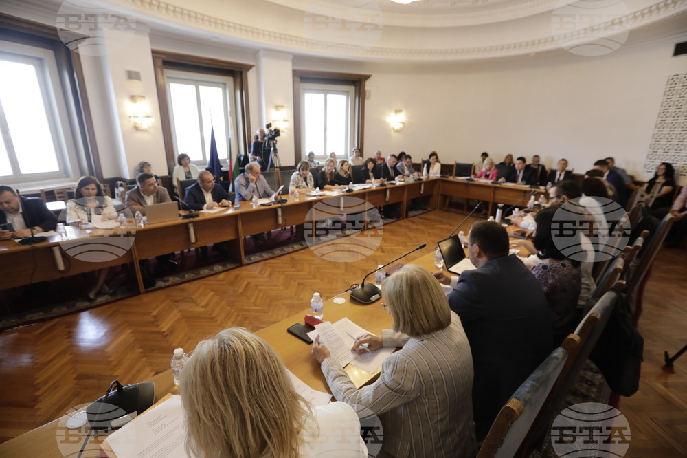 Парламент - Комисия по правни въпроси