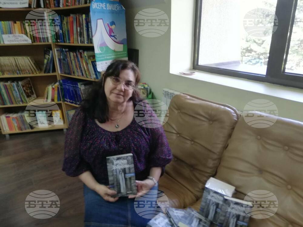 Читалищен библиотекар от Попово издаде книгата „Кодът на Доброто”
