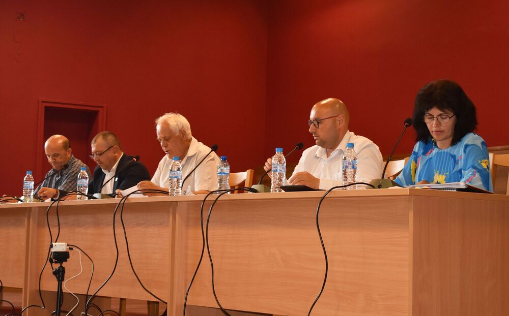 Община Разград: На юнското си заседание съветниците приеха 14 докладни, една отложиха за юли