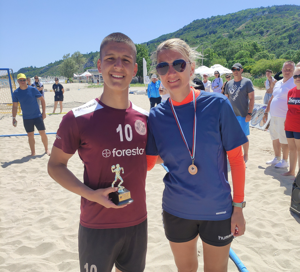 Община Ловеч: Състезател на ХК „Осъм“ (Ловеч) играе на Европейското първенство по плажен хандбал в Турция