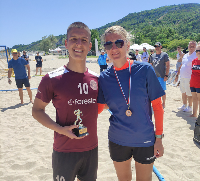 Община Ловеч: Състезател на ХК „Осъм“ (Ловеч) играе на Европейското първенство по плажен хандбал в Турция