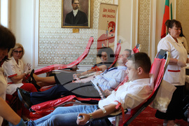 Парламент - Кръводарителска акция